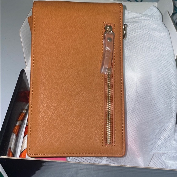 Macllyn Tan Crossbody Bag - Picture 5 of 8